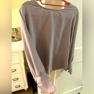 Gray Lulus blouse with buttons on the cuff